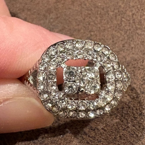 Fashion Ring in silver tone never worn Women’s size 9 - Picture 2 of 7